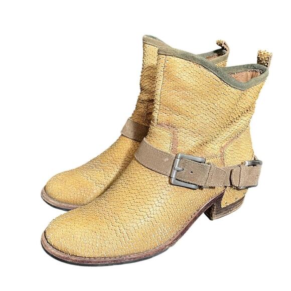 Donald J Pliner Women's Wade Snake Print Leather Riding Ankle‎ Boot Size 7M - Picture 2 of 9